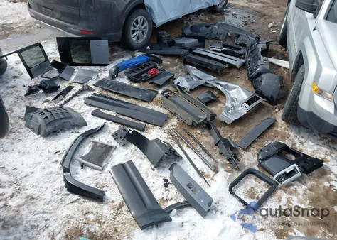 2021 Land Rover Defender 110 X-Dynamic Se z USA, uszkodzony, nr VIN SALE2ERU7M2037696